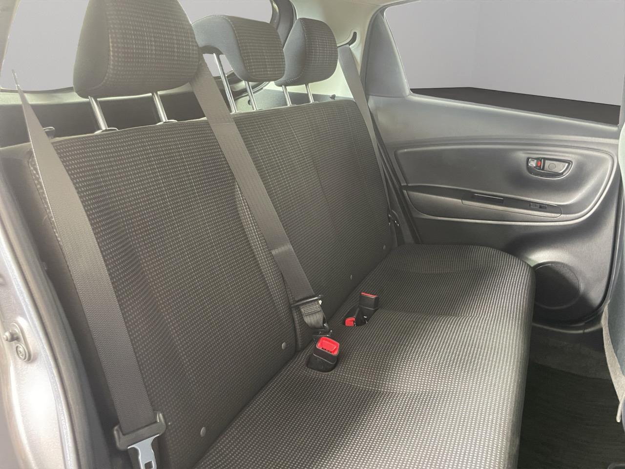 2014 Toyota Vitz F Hatchback LOW KM + REVERSING CAMERA + PUSH START