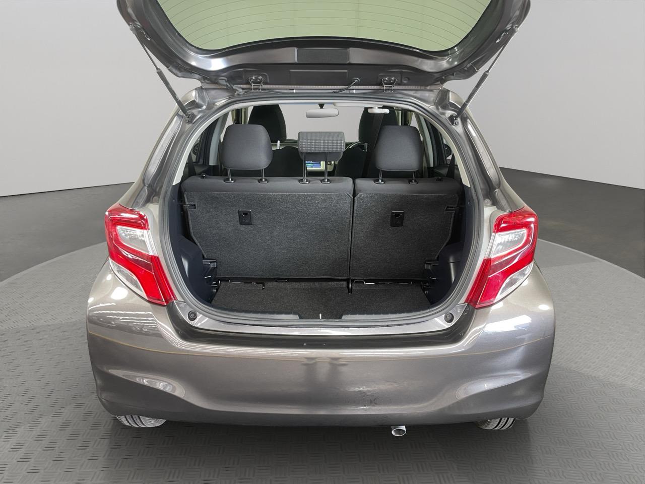 2014 Toyota Vitz F Hatchback LOW KM + REVERSING CAMERA + PUSH START