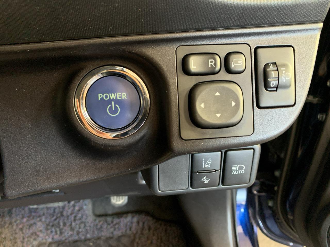 2017 Toyota Aqua Facelift Model S Hatchback REVERSING CAMERA + PUSH BUTTON START + AUTO LIGHTS