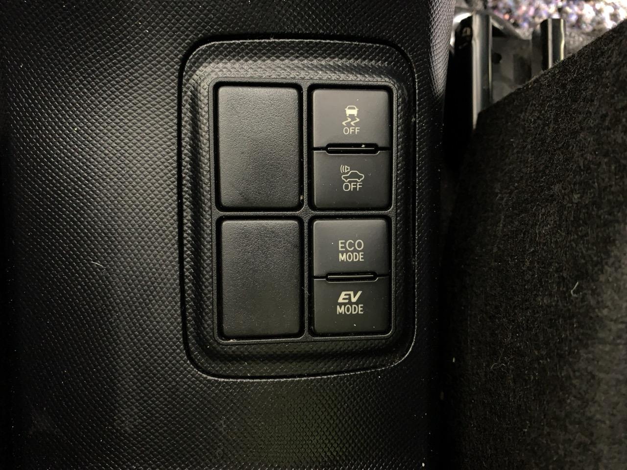 2017 Toyota Aqua Facelift Model S Hatchback REVERSING CAMERA + PUSH BUTTON START + AUTO LIGHTS