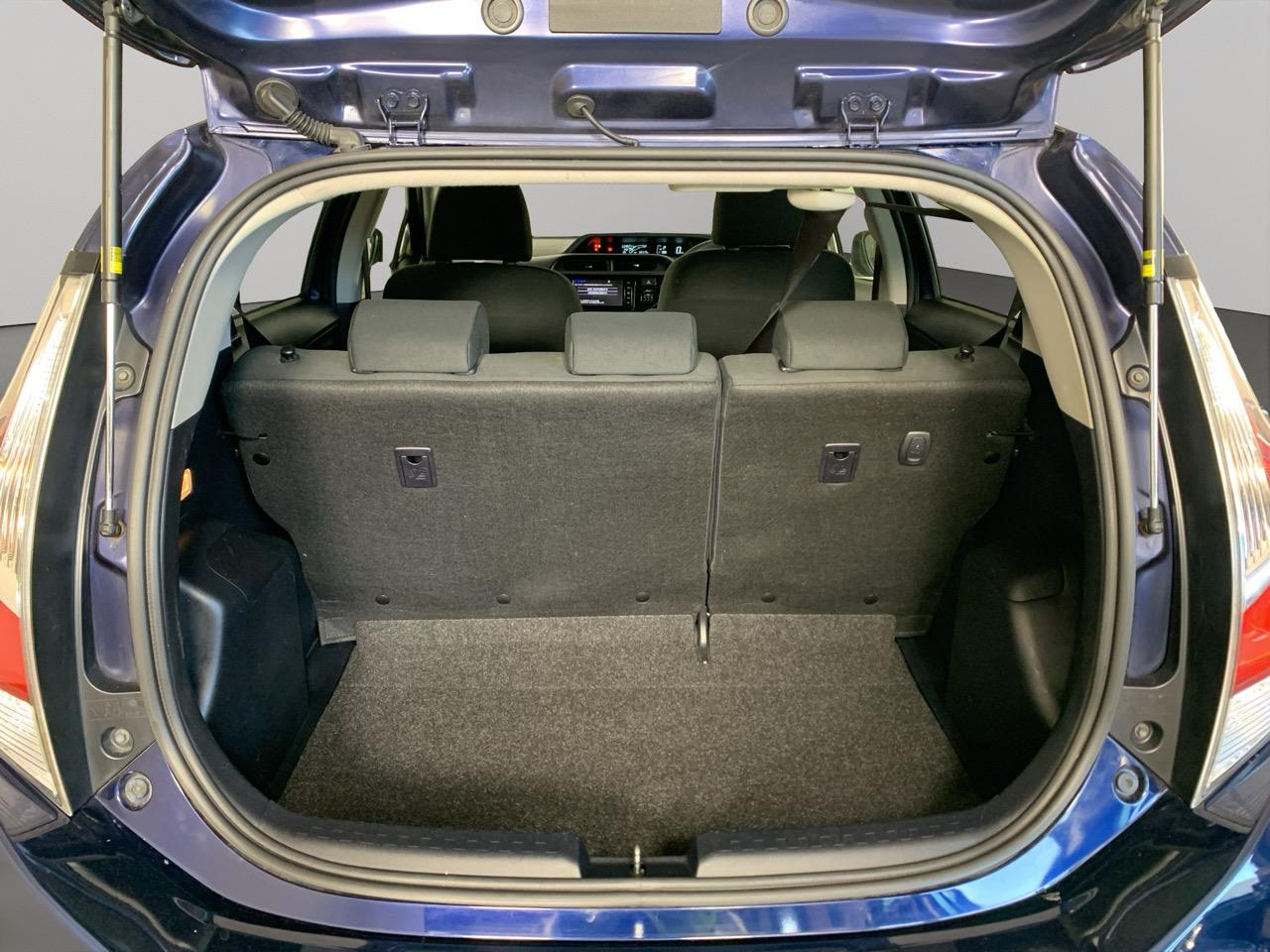 2017 Toyota Aqua Facelift Model S Hatchback REVERSING CAMERA + PUSH BUTTON START + AUTO LIGHTS