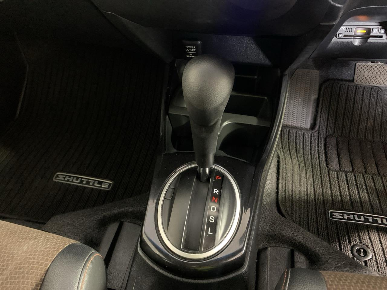 2013 Honda Shuttle Hybrid Smart Selection Station Wagon CRUISE CONTROL + REVERSING CAMERA