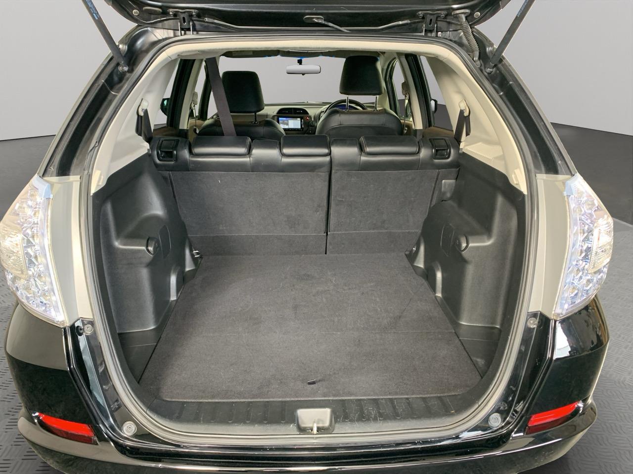 2013 Honda Shuttle Hybrid Smart Selection Station Wagon CRUISE CONTROL + REVERSING CAMERA