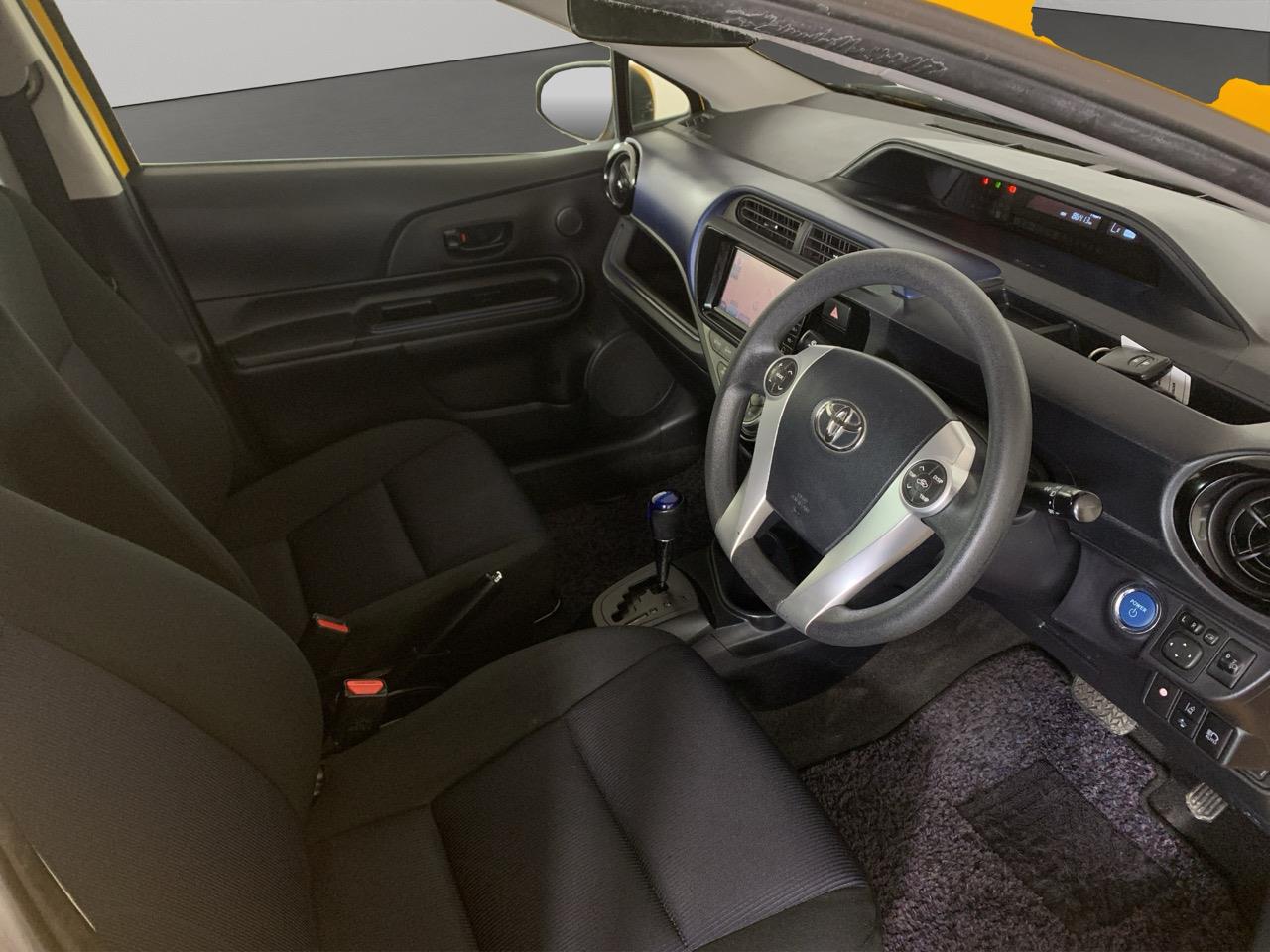 2016 Toyota Aqua Facelift Model S Hatchback PUSH BUTTON START + REVERSING CAMERA + AUTO LIGHTS