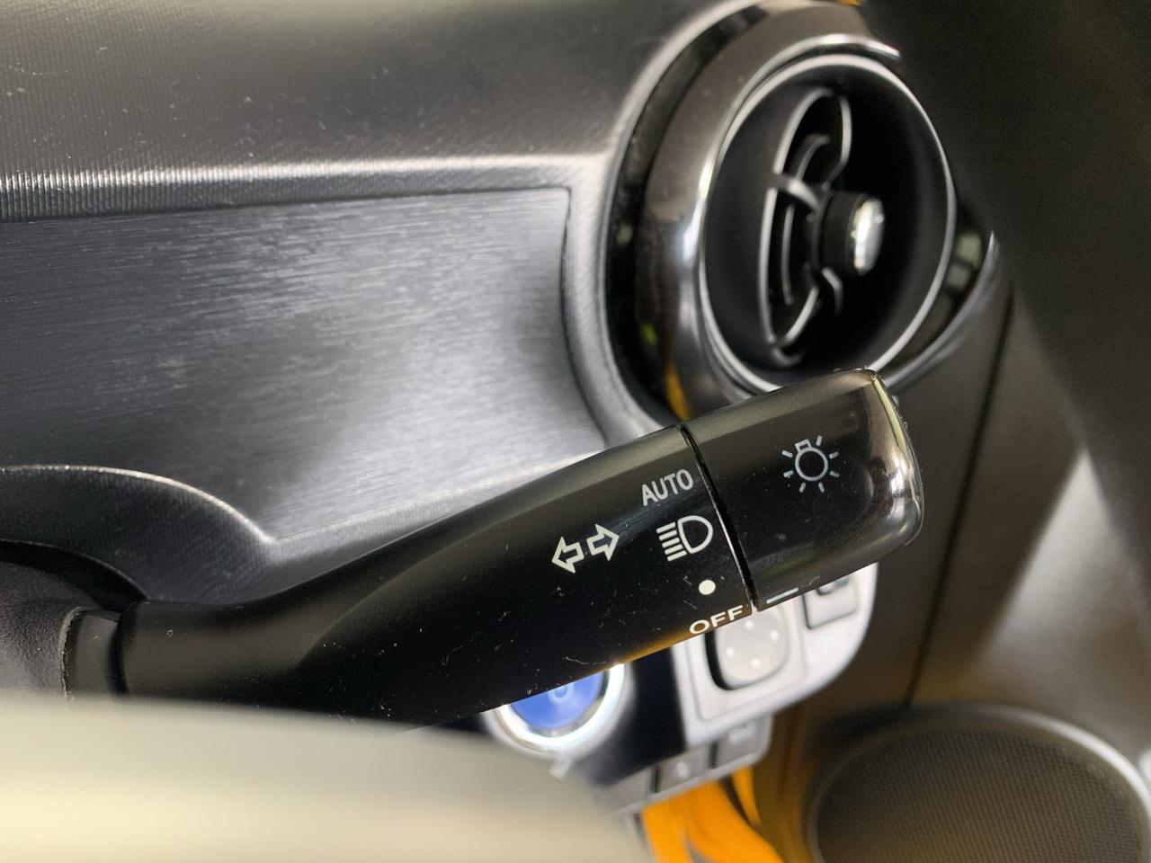 2016 Toyota Aqua Facelift Model S Hatchback PUSH BUTTON START + REVERSING CAMERA + AUTO LIGHTS