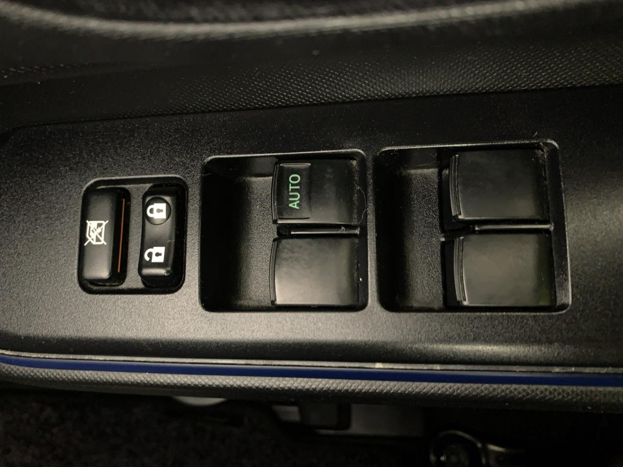 2016 Toyota Aqua Facelift Model S Hatchback PUSH BUTTON START + REVERSING CAMERA + AUTO LIGHTS