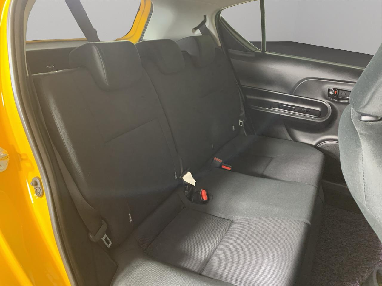 2016 Toyota Aqua Facelift Model S Hatchback PUSH BUTTON START + REVERSING CAMERA + AUTO LIGHTS