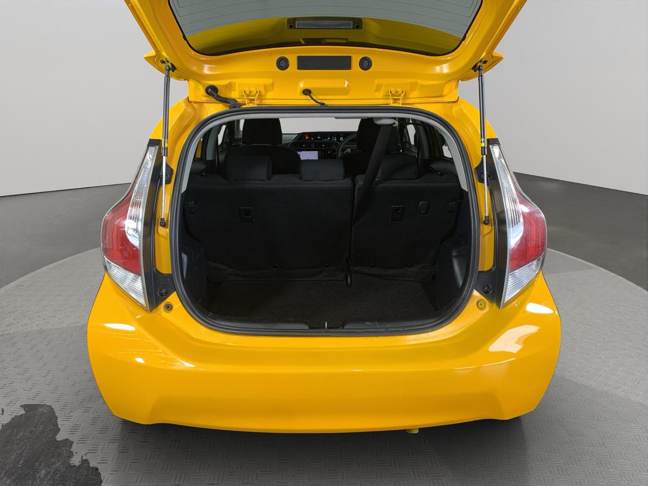 2016 Toyota Aqua Facelift Model S Hatchback PUSH BUTTON START + REVERSING CAMERA + AUTO LIGHTS