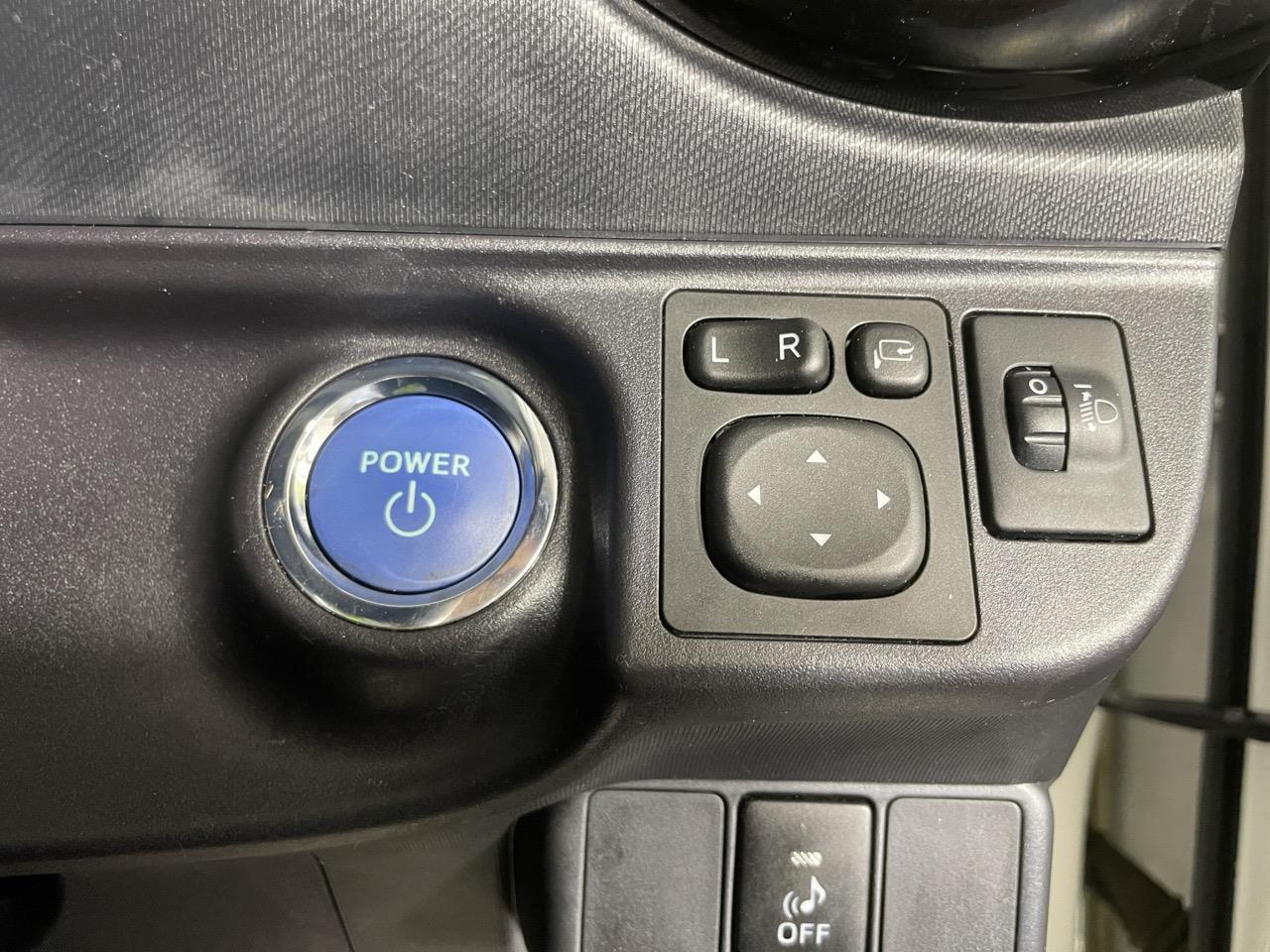 2015 Toyota Aqua X-URBAN Hatchback REVERSING CAMERA + AUTO LIGHTS + PUSH START