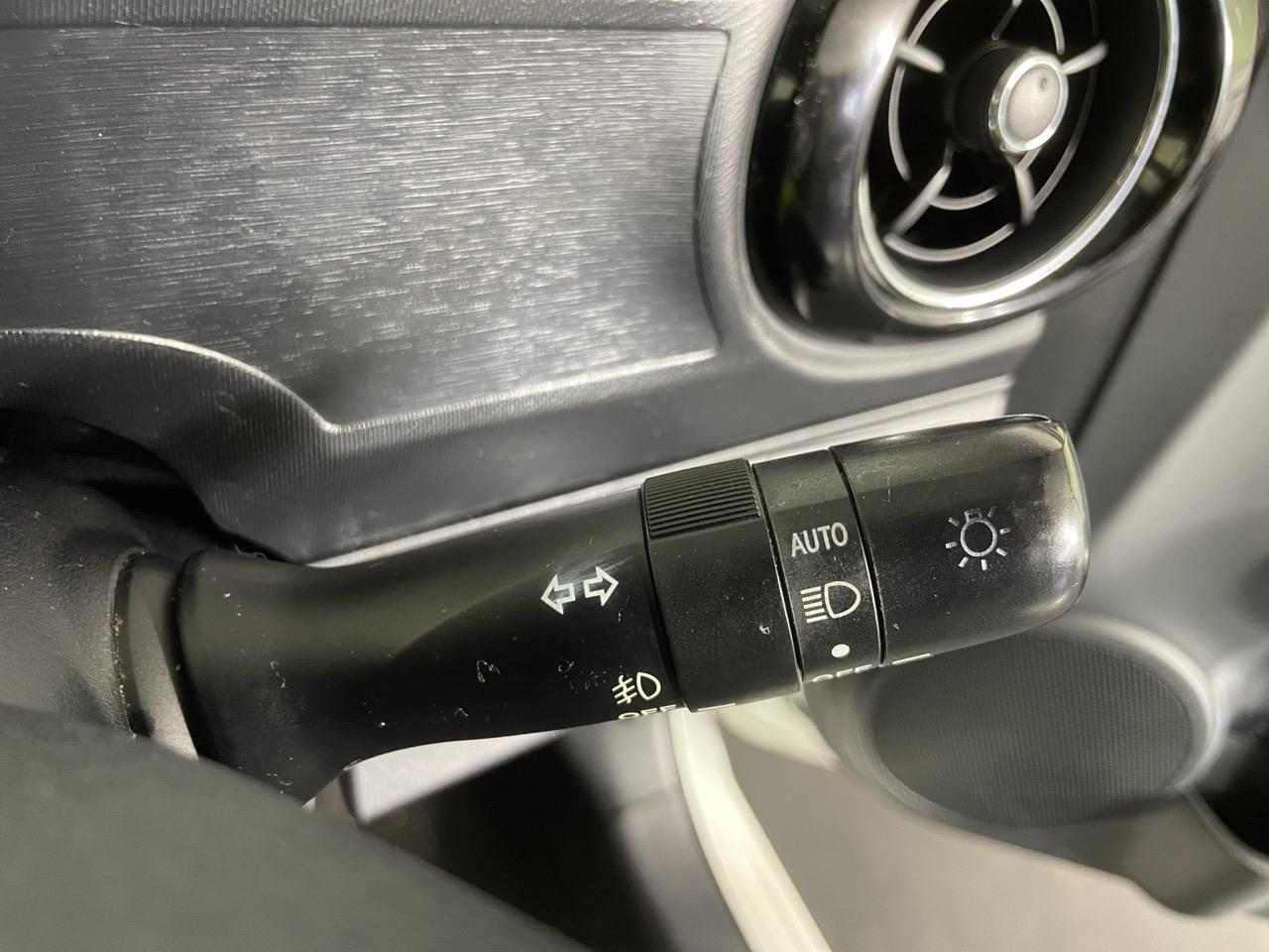 2015 Toyota Aqua X-URBAN Hatchback REVERSING CAMERA + AUTO LIGHTS + PUSH START