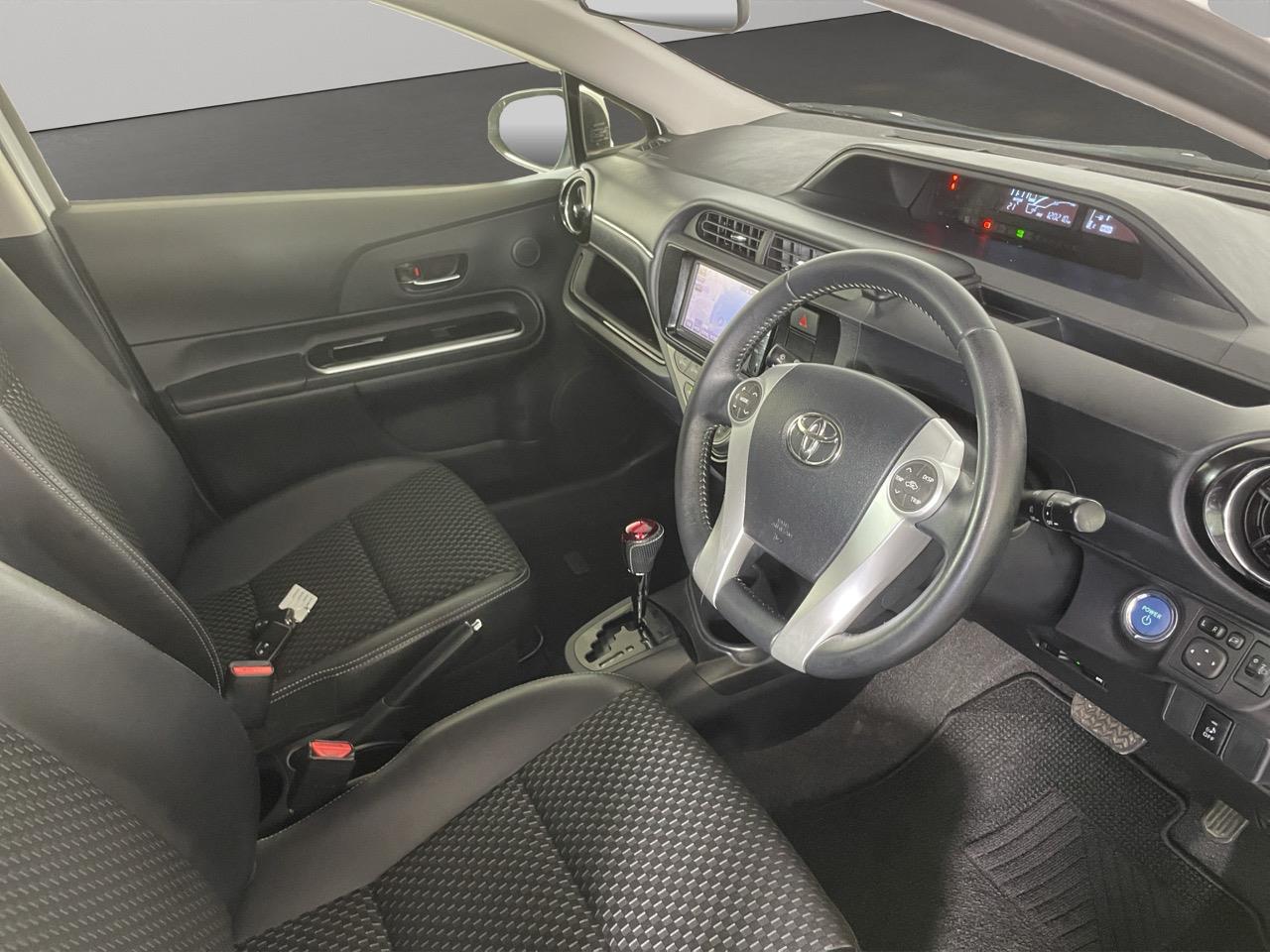 2015 Toyota Aqua X-URBAN Hatchback REVERSING CAMERA + AUTO LIGHTS + PUSH START