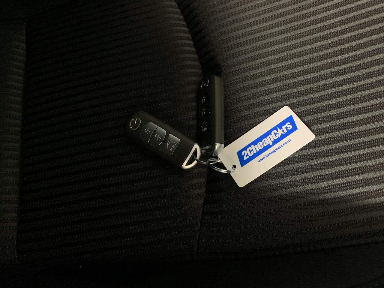 2013 Mazda Axela Hybrid  Sedan PUSH BUTTON START + AUTO LIGHTS + REVERSING CAMERA