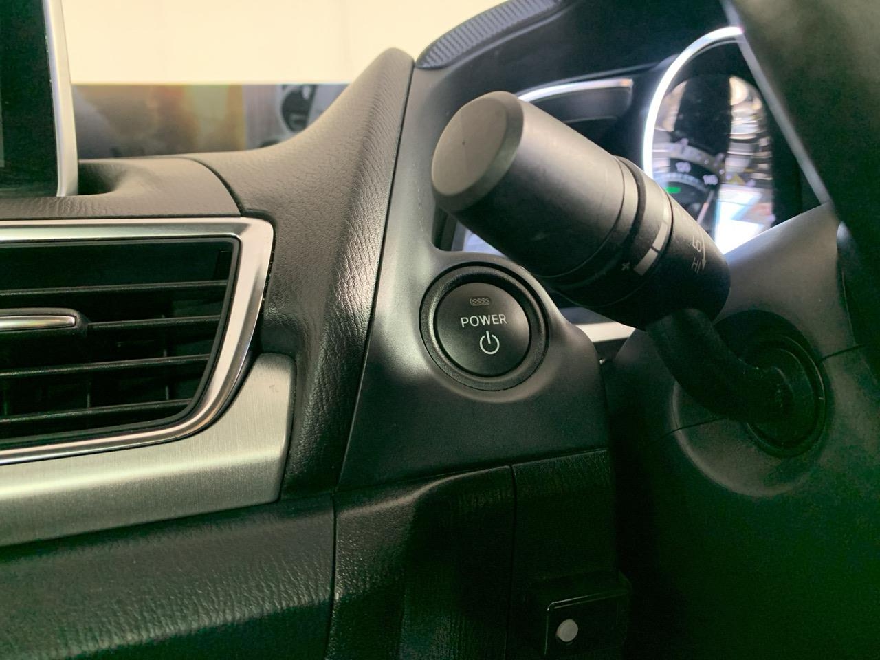 2013 Mazda Axela Hybrid  Sedan PUSH BUTTON START + AUTO LIGHTS + REVERSING CAMERA