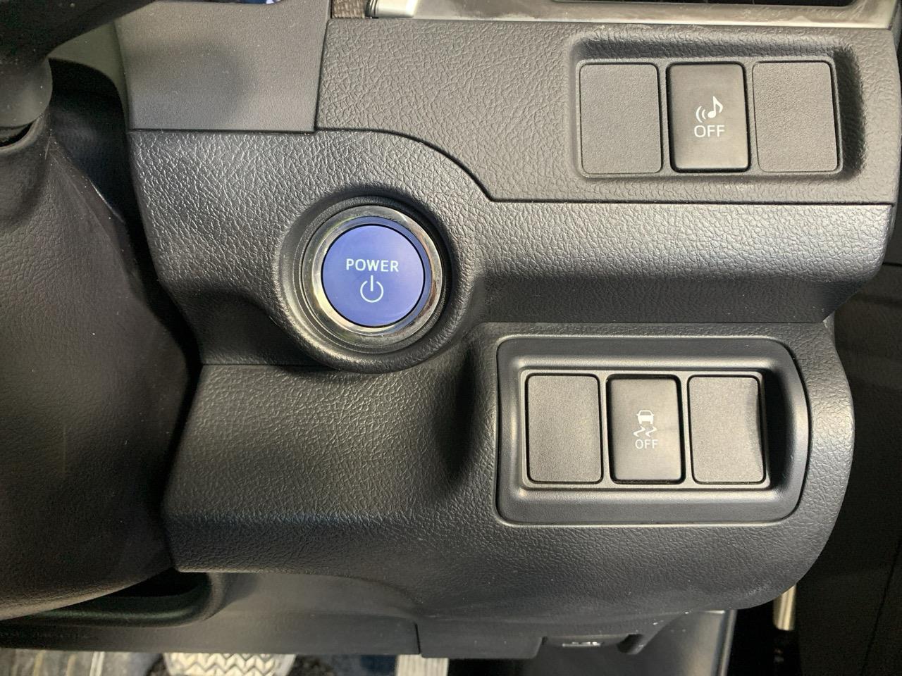 2013 Toyota Camry Hybrid Sedan REVERSING CAMERA + CRUISE CONTROL + AUTO LIGHTS