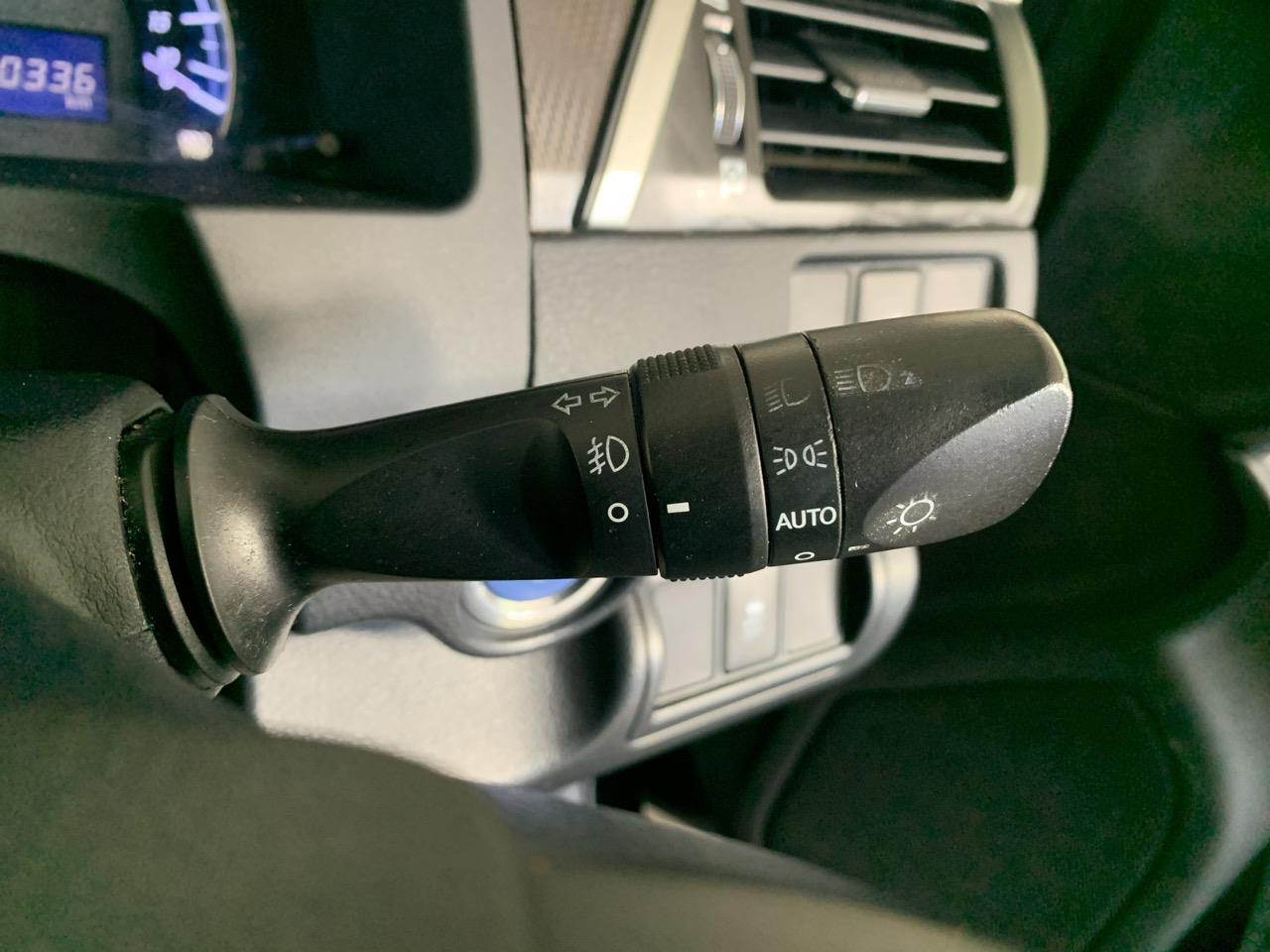 2013 Toyota Camry Hybrid Sedan REVERSING CAMERA + CRUISE CONTROL + AUTO LIGHTS