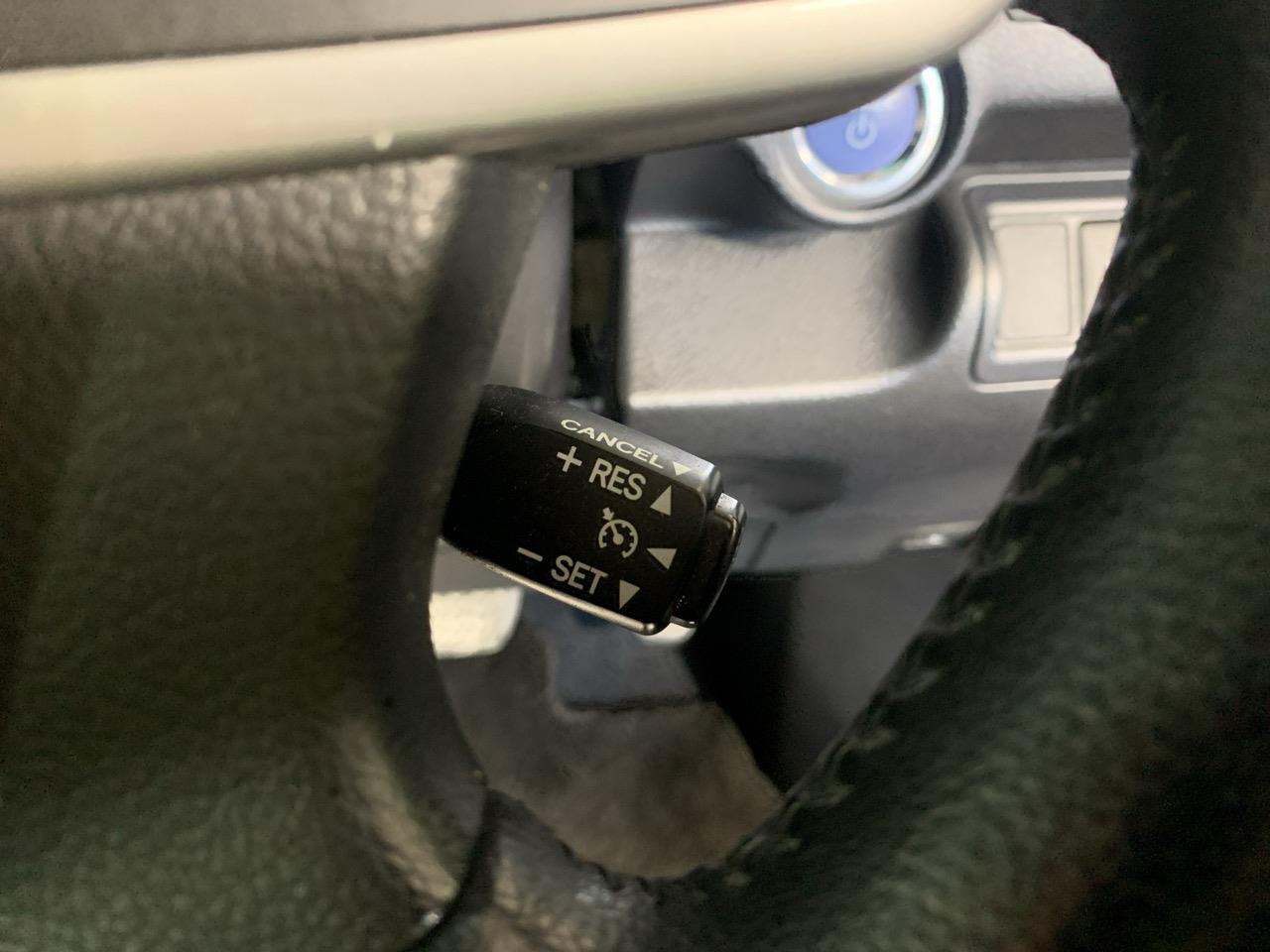 2013 Toyota Camry Hybrid Sedan REVERSING CAMERA + CRUISE CONTROL + AUTO LIGHTS