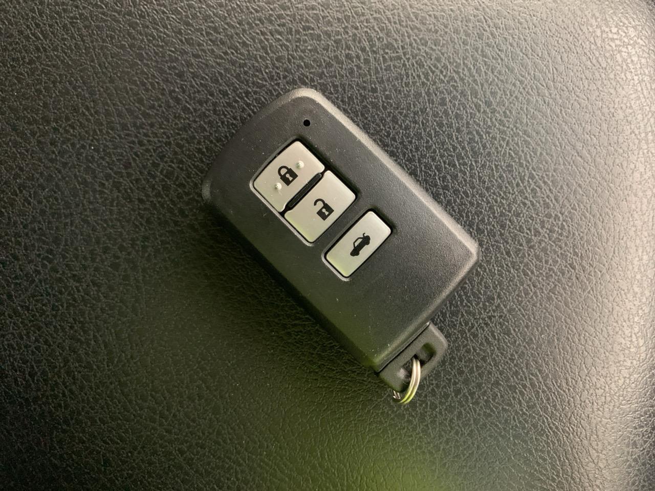 2013 Toyota Camry Hybrid Sedan REVERSING CAMERA + CRUISE CONTROL + AUTO LIGHTS