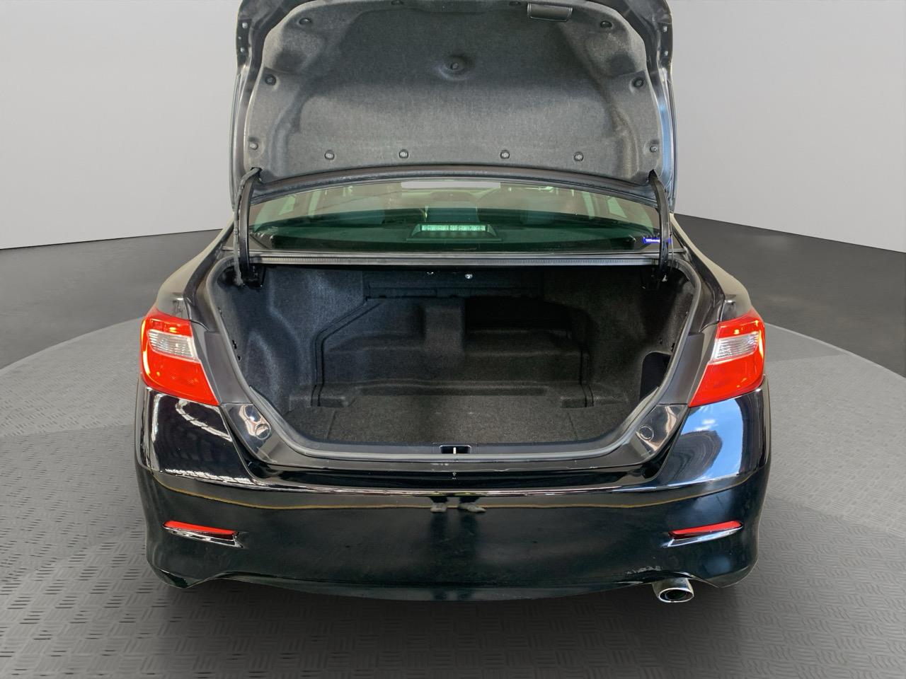 2013 Toyota Camry Hybrid Sedan REVERSING CAMERA + CRUISE CONTROL + AUTO LIGHTS