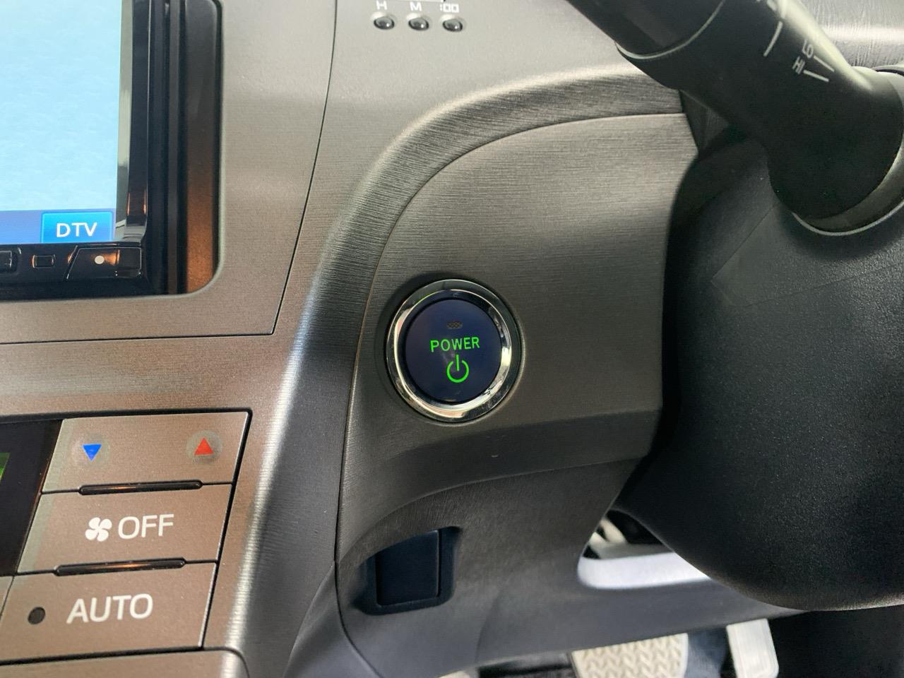 2013 Toyota Prius G Hatchback REVESING CAMERA + PUSH SRART + AUTO LIGHTS