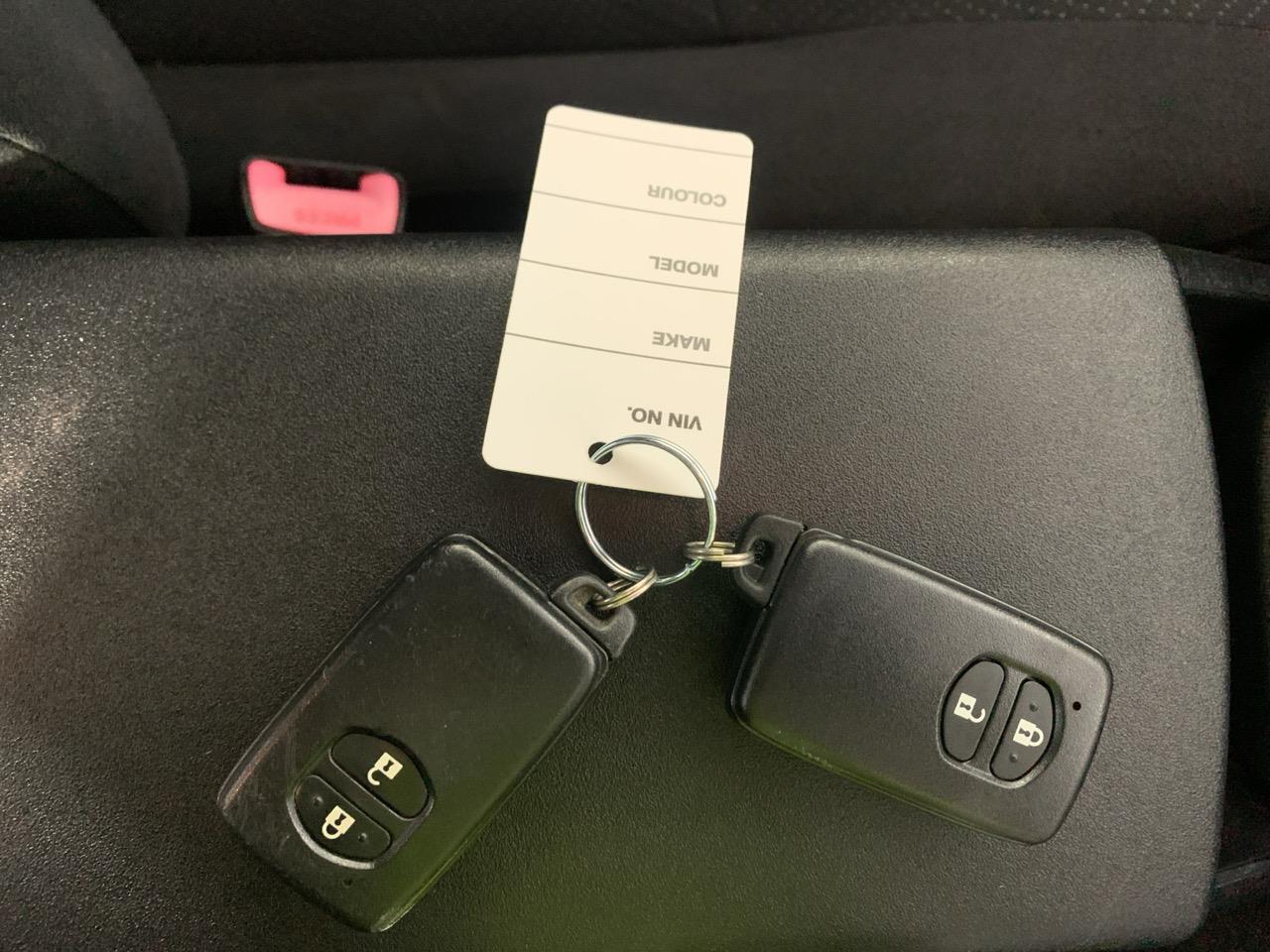 2013 Toyota Prius G Hatchback REVESING CAMERA + PUSH SRART + AUTO LIGHTS