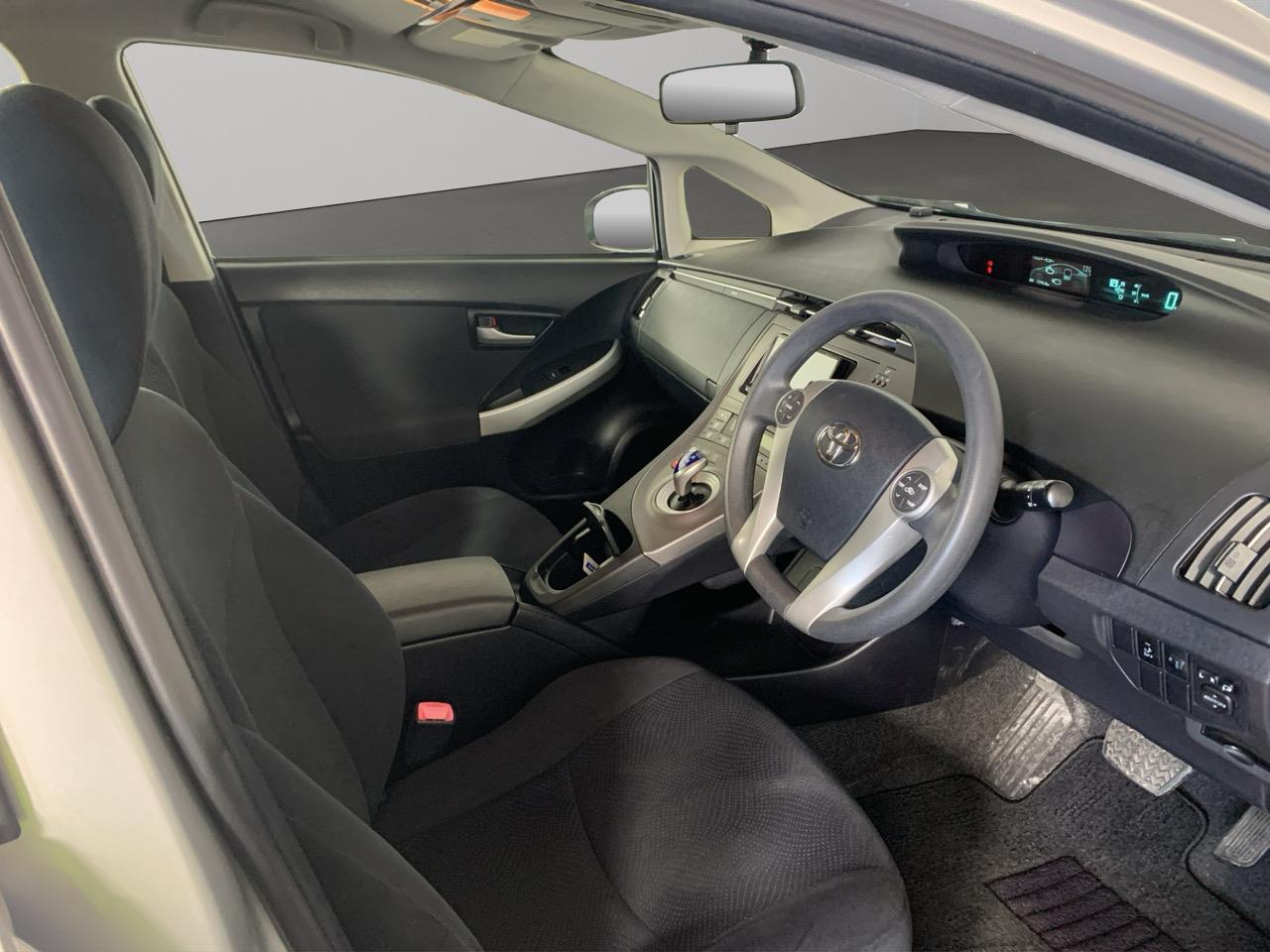 2013 Toyota Prius G Hatchback REVESING CAMERA + PUSH SRART + AUTO LIGHTS