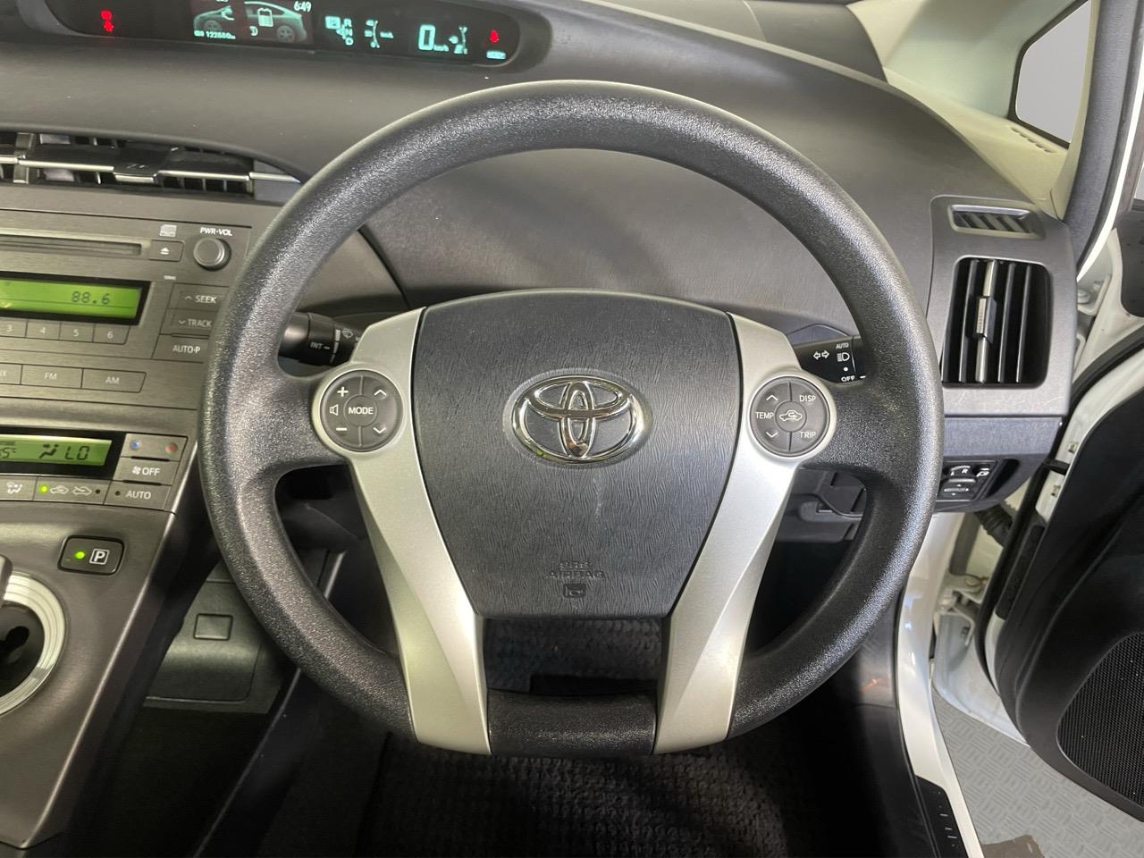 2013 Toyota Prius G Hatchback AUTO LIGHTS + PUSH START