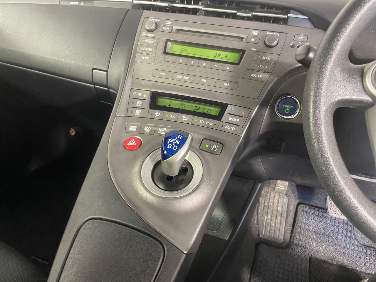 2013 Toyota Prius G Hatchback AUTO LIGHTS + PUSH START