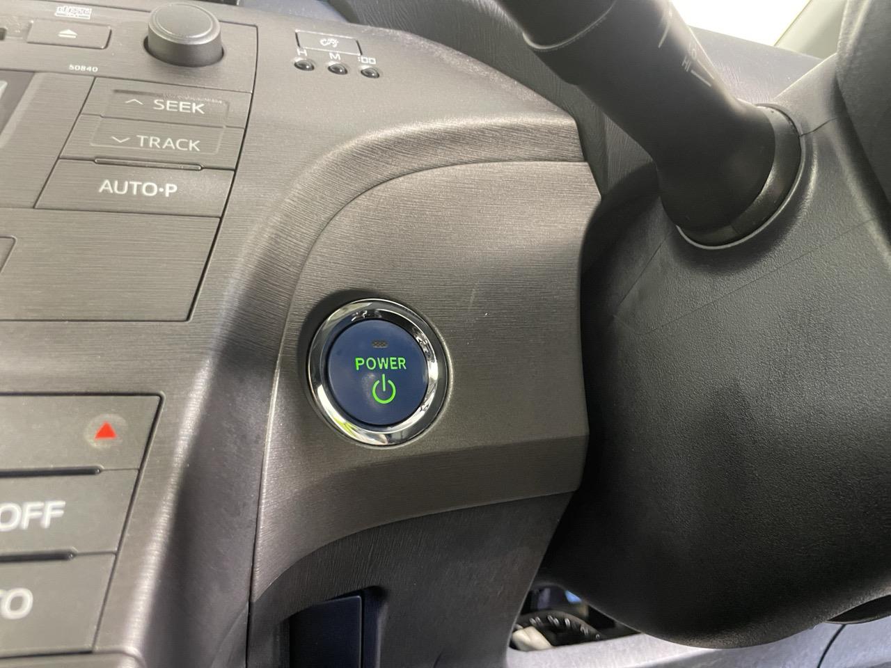 2013 Toyota Prius G Hatchback AUTO LIGHTS + PUSH START