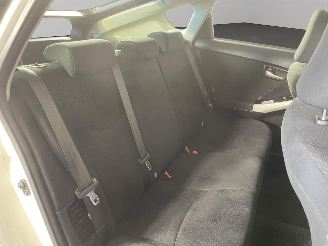 2013 Toyota Prius G Hatchback AUTO LIGHTS + PUSH START