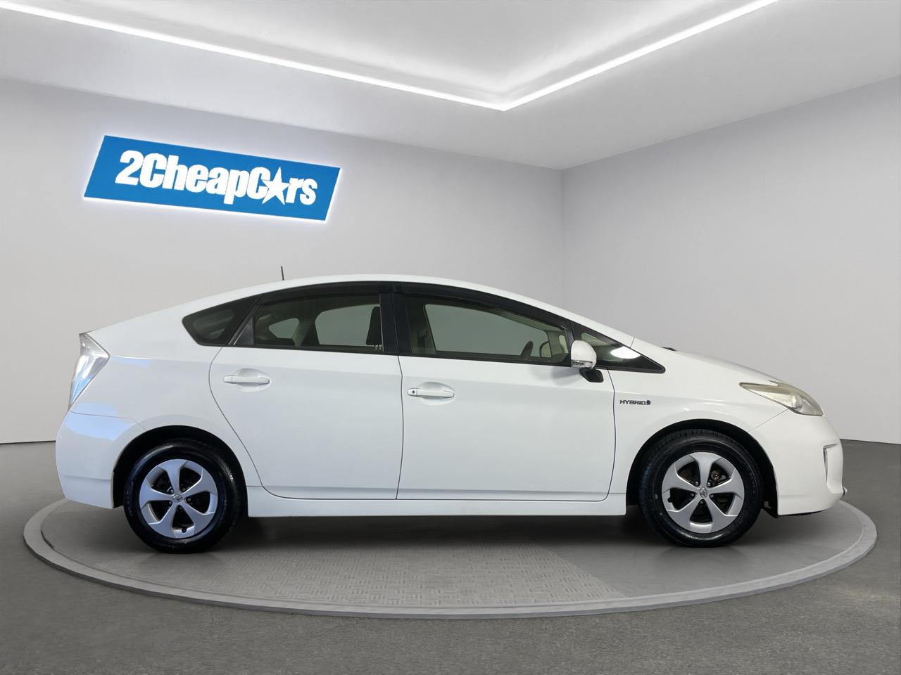 2013 Toyota Prius G Hatchback AUTO LIGHTS + PUSH START