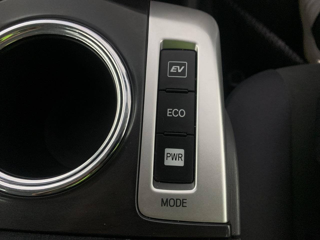 2012 Toyota Prius Alpha S Station Wagon REVERSING CAMERA + AUTO LIGHTS + PUSH BUTTON START