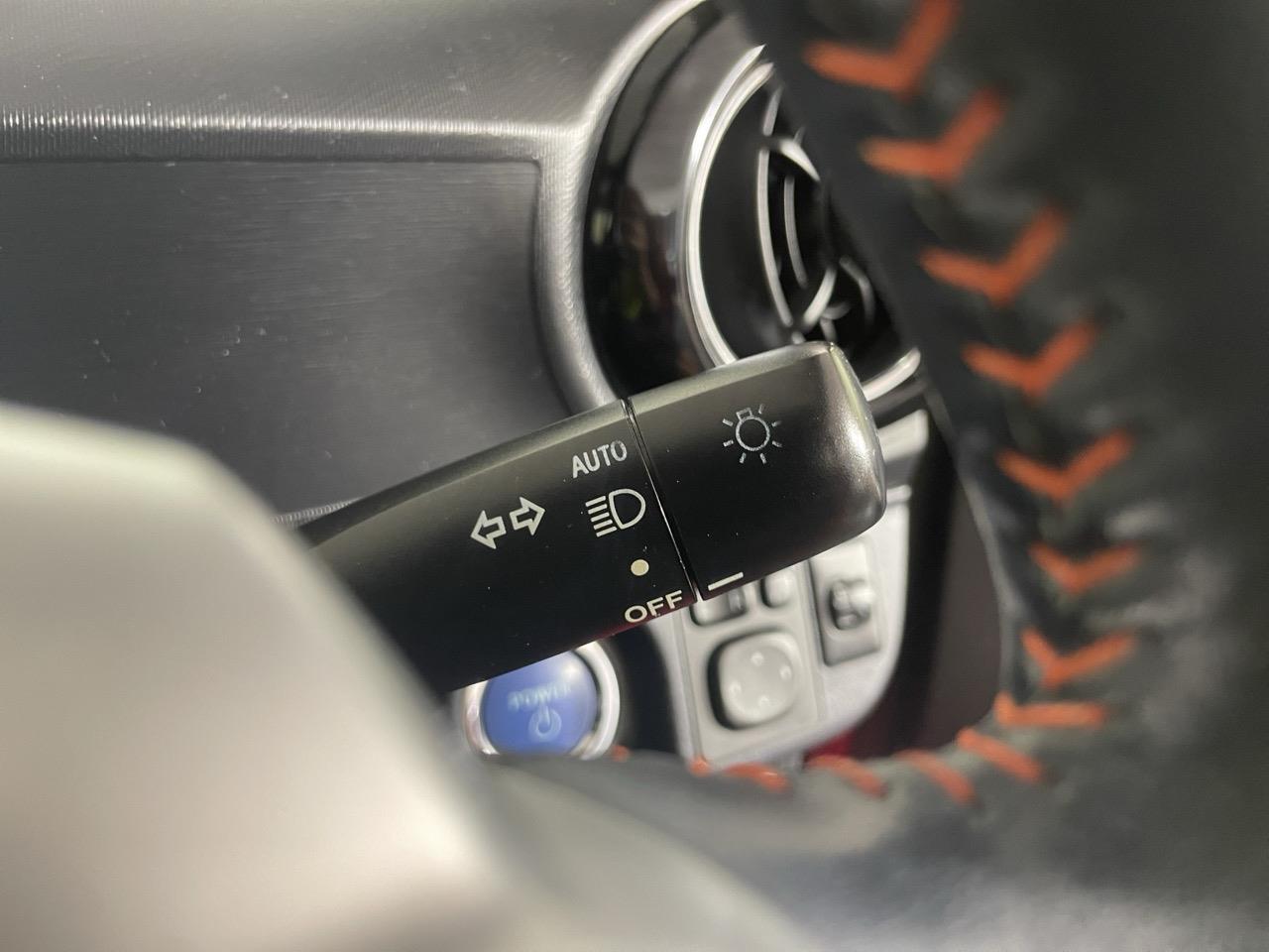 2016 Toyota Aqua X-URBAN Hatchback PUSH BUTTON START + AUTO LIGHTS + REVERSING CAMERA