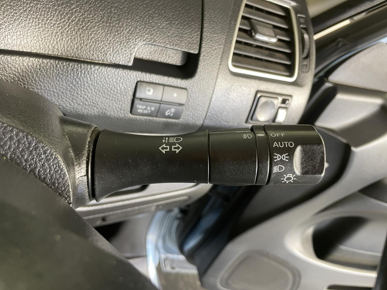 2013 Nissan Serena HGHWAY STAR HYBRID People Mover PUSH SRART + AUTO LIGHTS + REVERSING CAMERA