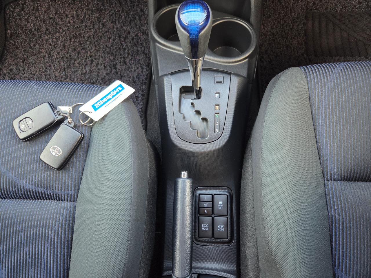 2015 Toyota Aqua Facelift Model S Hatchback HEATED SEATS + PUSH BUTTON START + AUTO LIGHTS