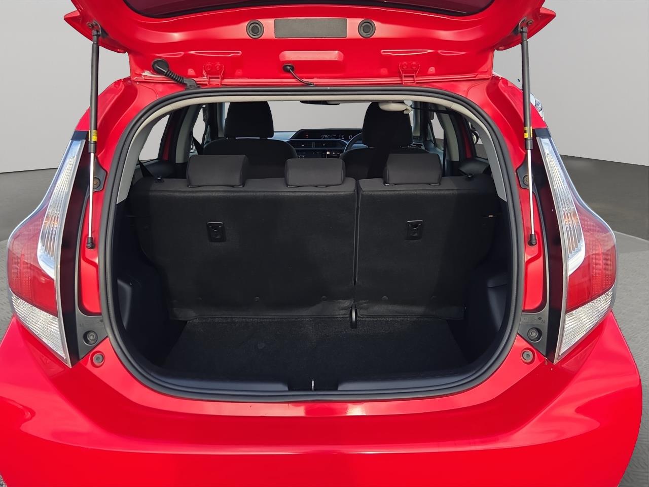 2015 Toyota Aqua Facelift Model S Hatchback HEATED SEATS + PUSH BUTTON START + AUTO LIGHTS