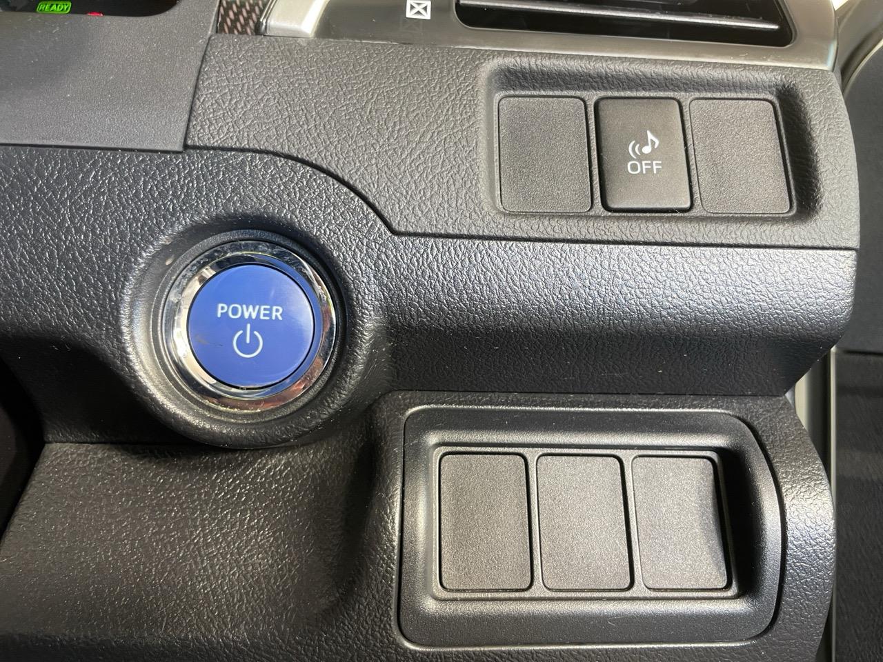 2012 Toyota Camry Hybrid G Package Sedan REVERSING CAMERA + AUTO LIGHTS + PUSH START