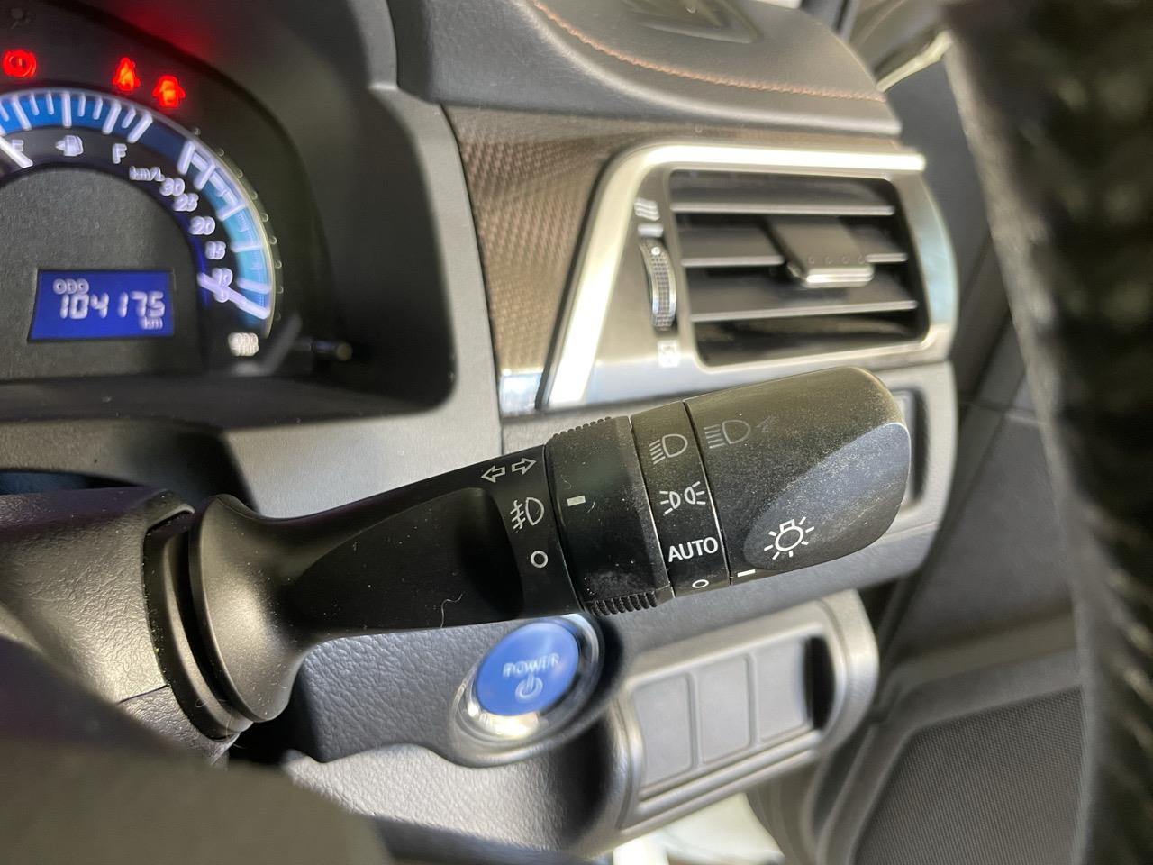 2012 Toyota Camry Hybrid G Package Sedan REVERSING CAMERA + AUTO LIGHTS + PUSH START