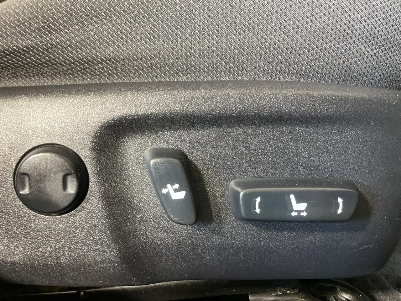 2012 Toyota Camry Hybrid G Package Sedan REVERSING CAMERA + AUTO LIGHTS + PUSH START