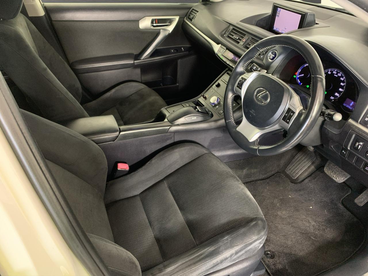 2013 Lexus CT200h Version C Hatchback CRUISE CONTROL + REVERSING CAMERA + AUTO LIGHTS