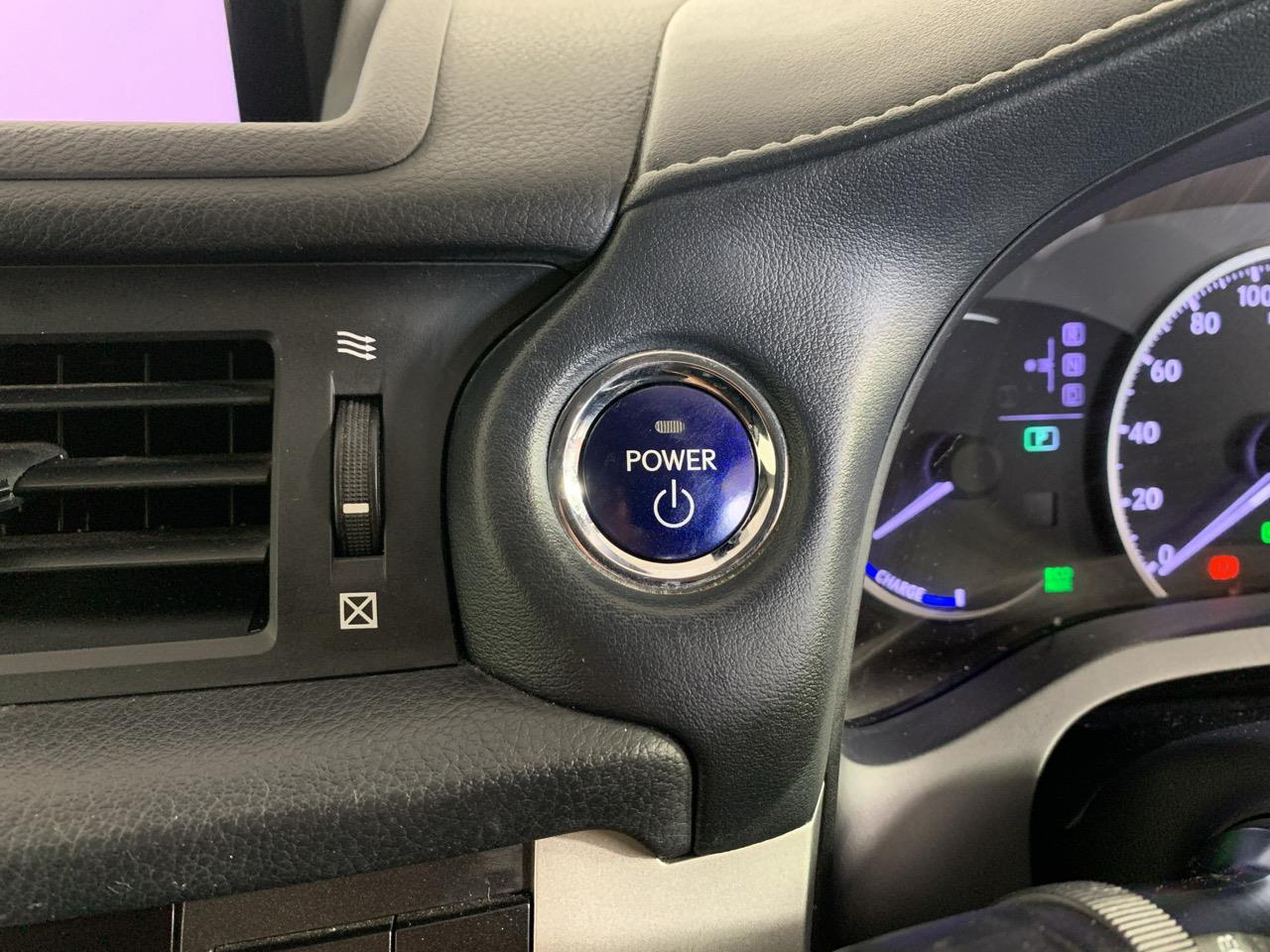 2013 Lexus CT200h Version C Hatchback CRUISE CONTROL + REVERSING CAMERA + AUTO LIGHTS