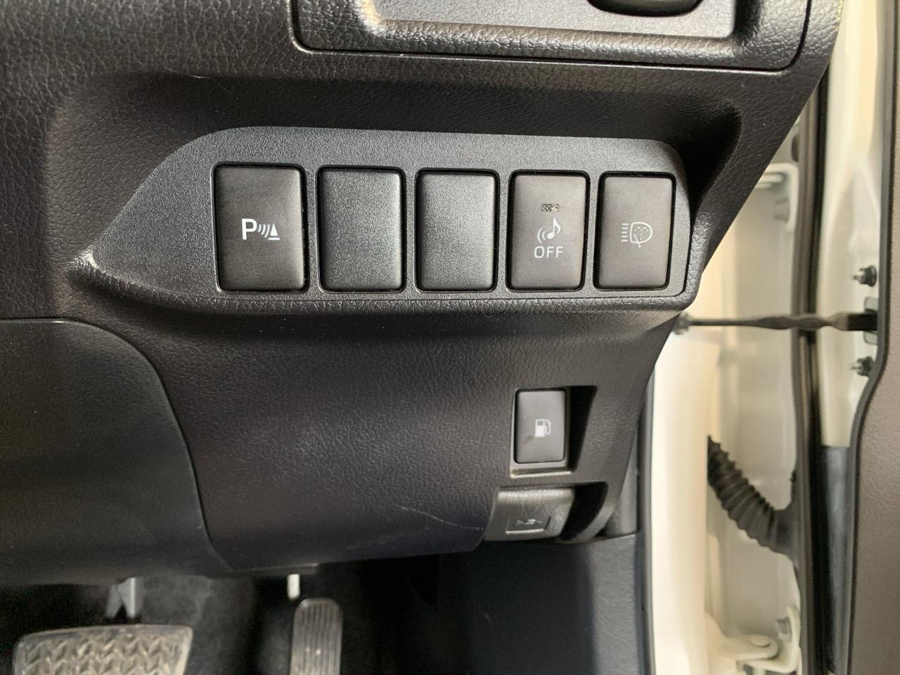 2013 Lexus CT200h Version C Hatchback CRUISE CONTROL + REVERSING CAMERA + AUTO LIGHTS