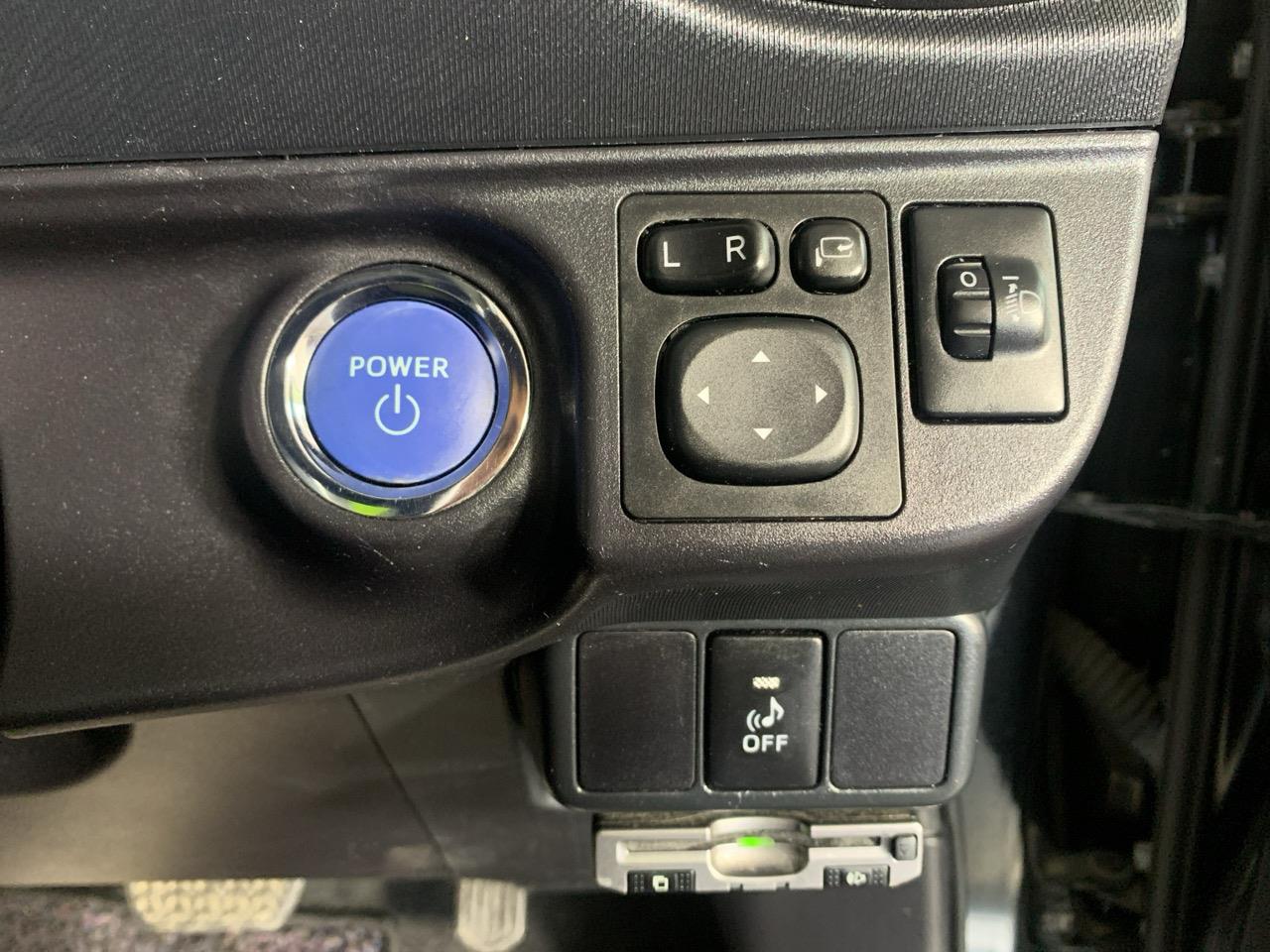 2014 Toyota Aqua G Hatchback REVERSING CAMERA + PUSH BUTTON START + AUTO LIGHTS