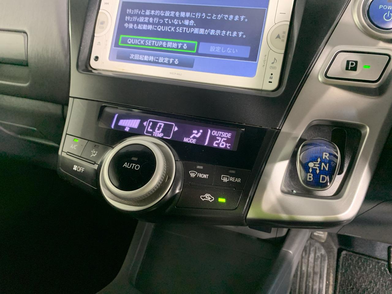 2013 Toyota Prius Alpha S 7 Seaters People Mover REVESING CAMERA + PUSH SRART + AUTO LIGHTS