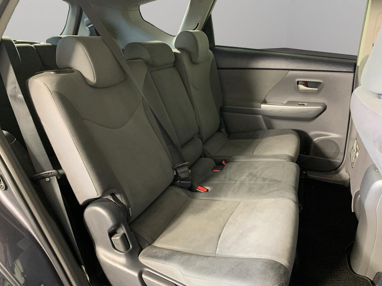 2013 Toyota Prius Alpha S 7 Seaters People Mover REVESING CAMERA + PUSH SRART + AUTO LIGHTS