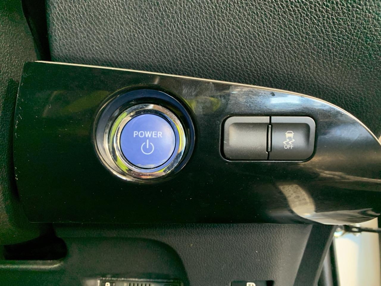 2018 Toyota Prius New Shape S Hatchback GREAT SPACE + PUSH SRART + REVESING CAMERA