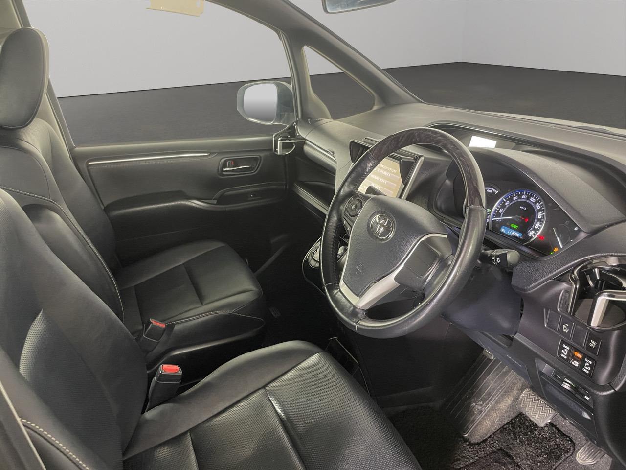 2014 Toyota Esquire Hybrid G People Mover REVERSING CAMERA + ELECTRIC SLIDING DOORS