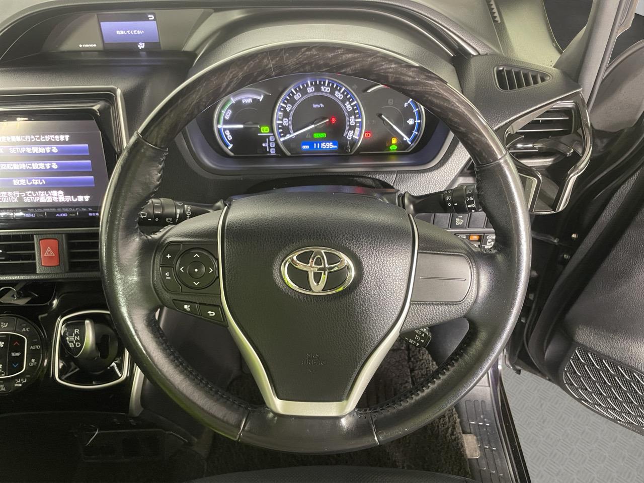 2014 Toyota Esquire Hybrid G People Mover REVERSING CAMERA + ELECTRIC SLIDING DOORS