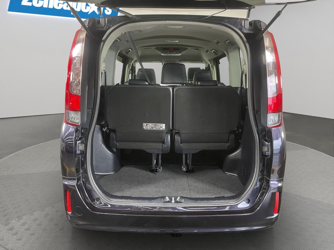 2014 Toyota Esquire Hybrid G People Mover REVERSING CAMERA + ELECTRIC SLIDING DOORS